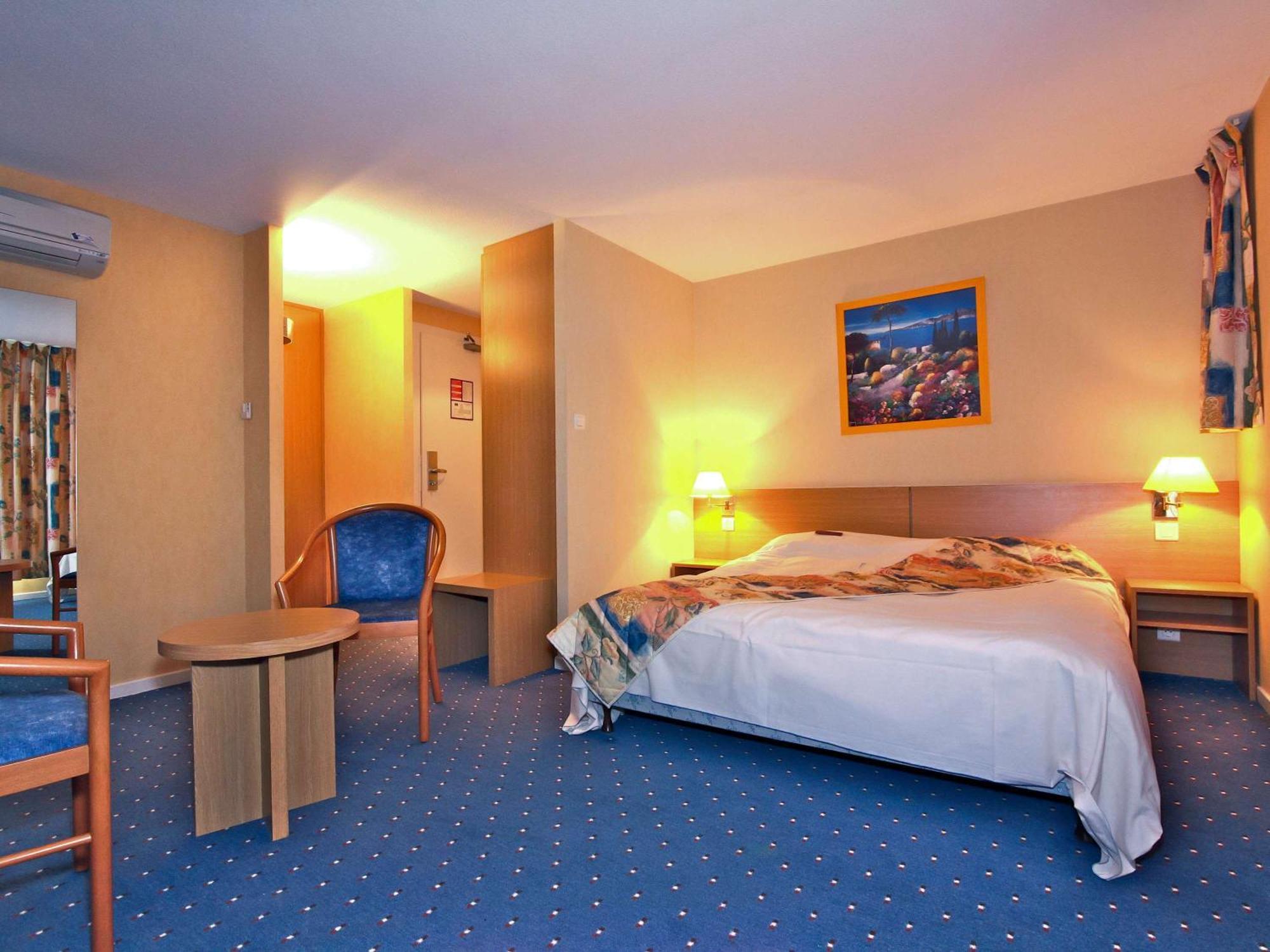 Mercure Hexagone Luxeuil Экстерьер фото